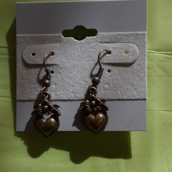 Earrings (heart with flower detail) - Picture 1 of 2